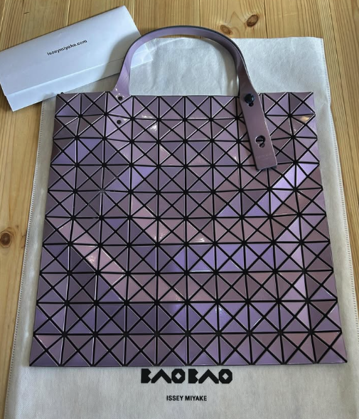 ISSEY MIYAKE代購 【ISSEY MIYAKE官方線上商店購物介紹】探索前衛時尚的日本設計魅力！